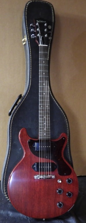 VENTURA IMPORT MODEL ELECTRIC GUITAR (1 of 7)