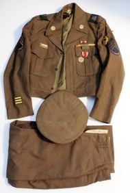 VINTAGE KOREAN WAR UNIFORM , PLUS EXTRAS