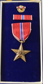 WWII US BRONZE STAR MEDAL, LAPEL PIN & CASE