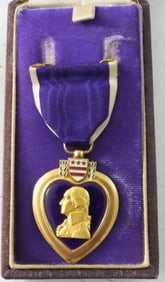 VINTAGE U.S. MILITARY PURPLE HEART MEDAL
