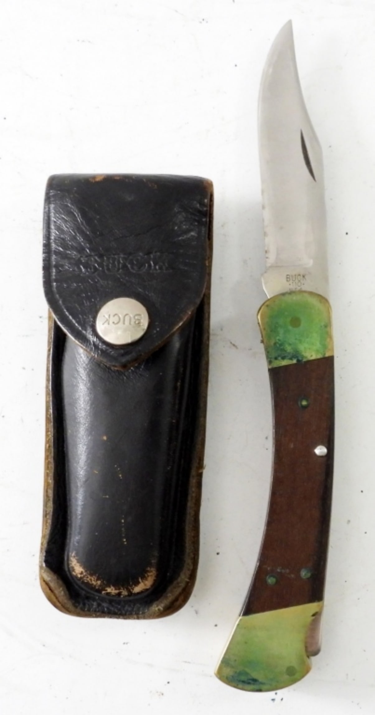 VINTAGE BUCKS 110 2 DOT FOLDING KNIFE (1 of 3)