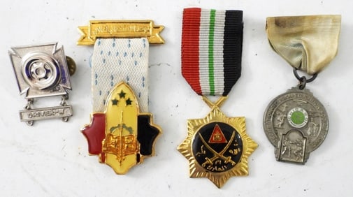 4 VINTAGE MILITARY MEDALS AND BADGES