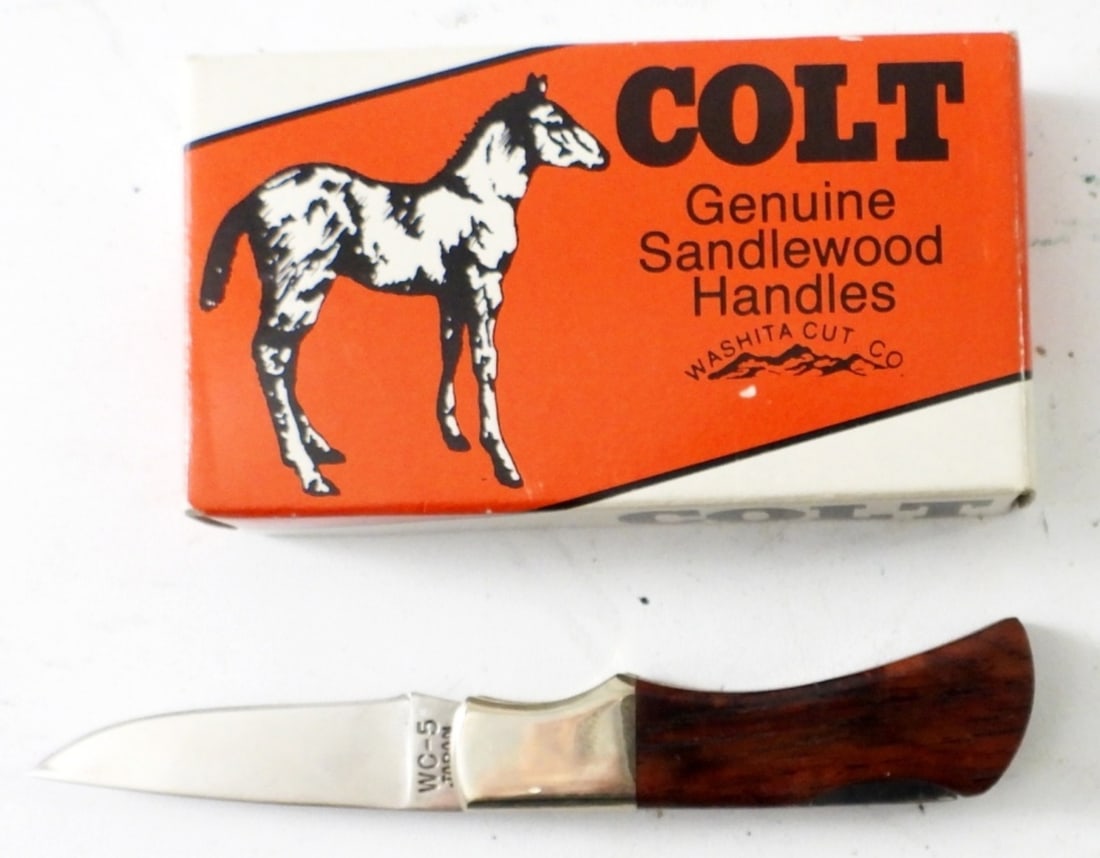 COLT  SMALL LOCK BACK  POCKET KNIFE (1 of 3)
