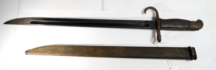 20" VINTAGE BAYONET w/WOOD HANDLE