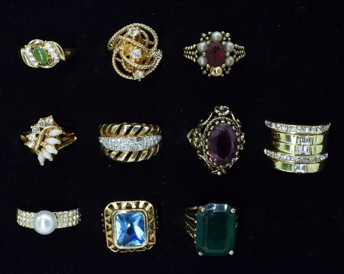 (10) GOLD TONE FASHION RINGS (1 of 2)