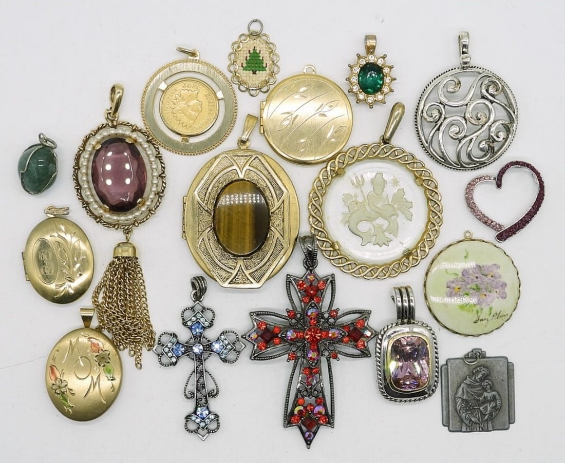 (17) PENDANTS (1 of 1)