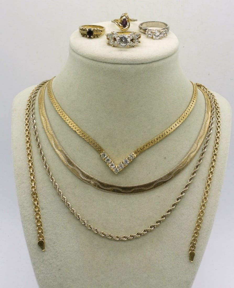 GOLD TONE CHAINS & RINGS (1 of 3)