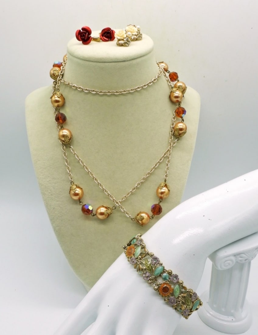 FUN FLORAL VINTAGE SET OF 4 (1 of 4)