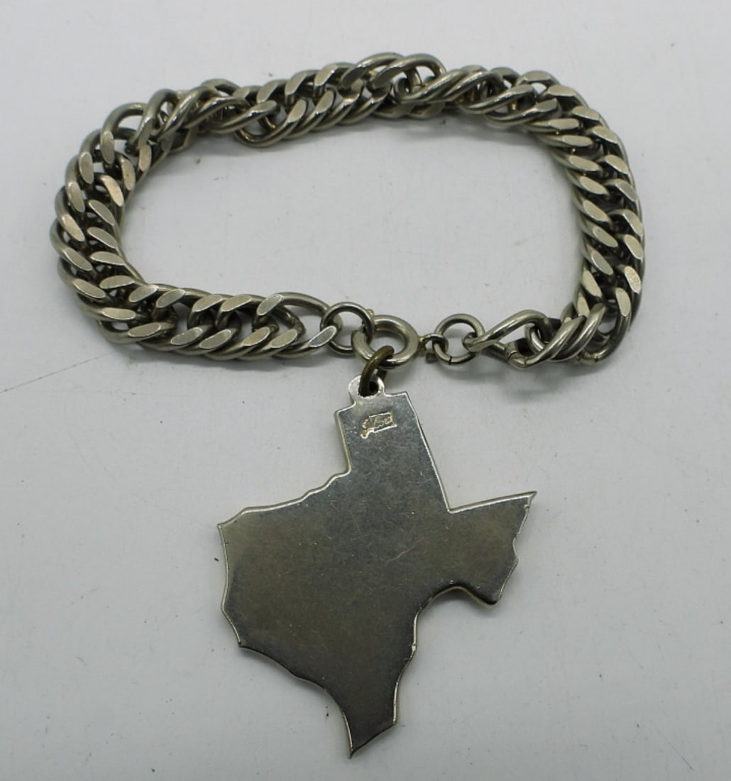 VTG CORO TEXAS PENDANT / BRACELET: Vintage CORO Silver Tone Bracelet, 7". Large Texas Shaped Charm on a Chain Bracelet. Charm Measures 1.5" x 1.5".