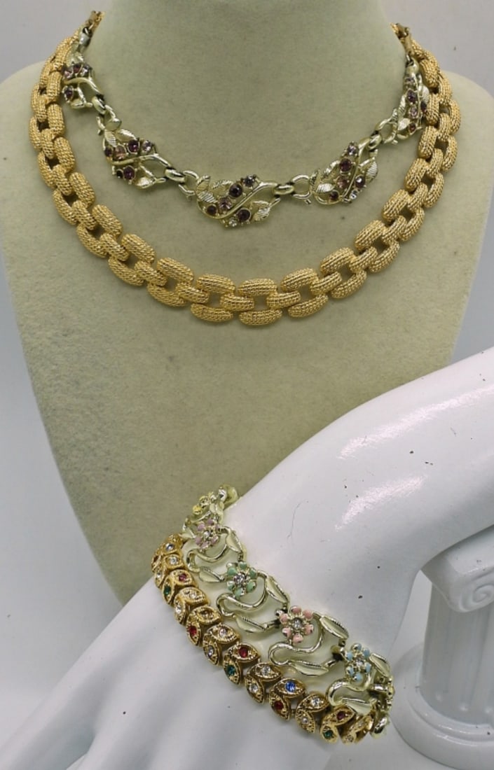 VTG COLORED RHINESTONE JEWELRY (1 of 3)