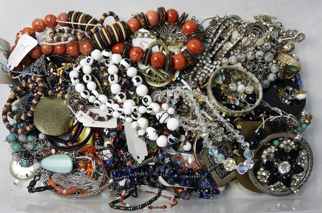 34 FASHION JEWELRY TREASURE LOT - L@@K! (1 of 1)
