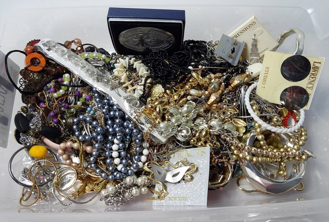 22 FASHION JEWELRY TREASURE LOT - L@@K! (1 of 1)
