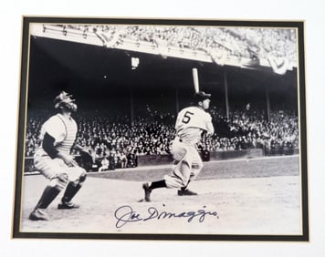 JOE DiMAGGIO SIGNED 8x10 PHOTO