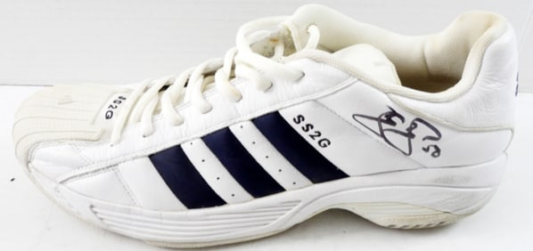 MIKE MILLER SIGNED BASKETBALL SHOE