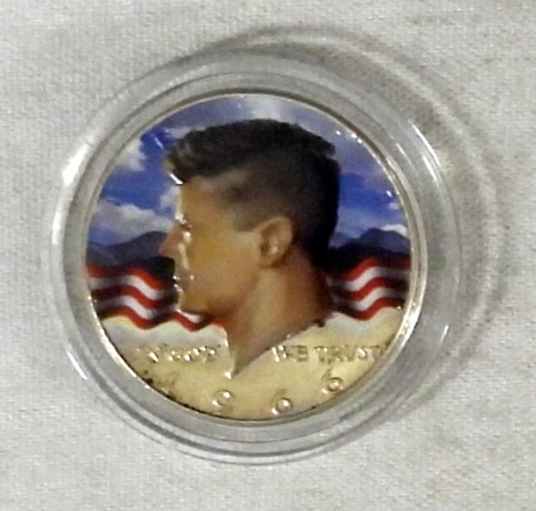 1966 KENNEDY HALF DOLLAR COLORIZED COIN (1 of 2)