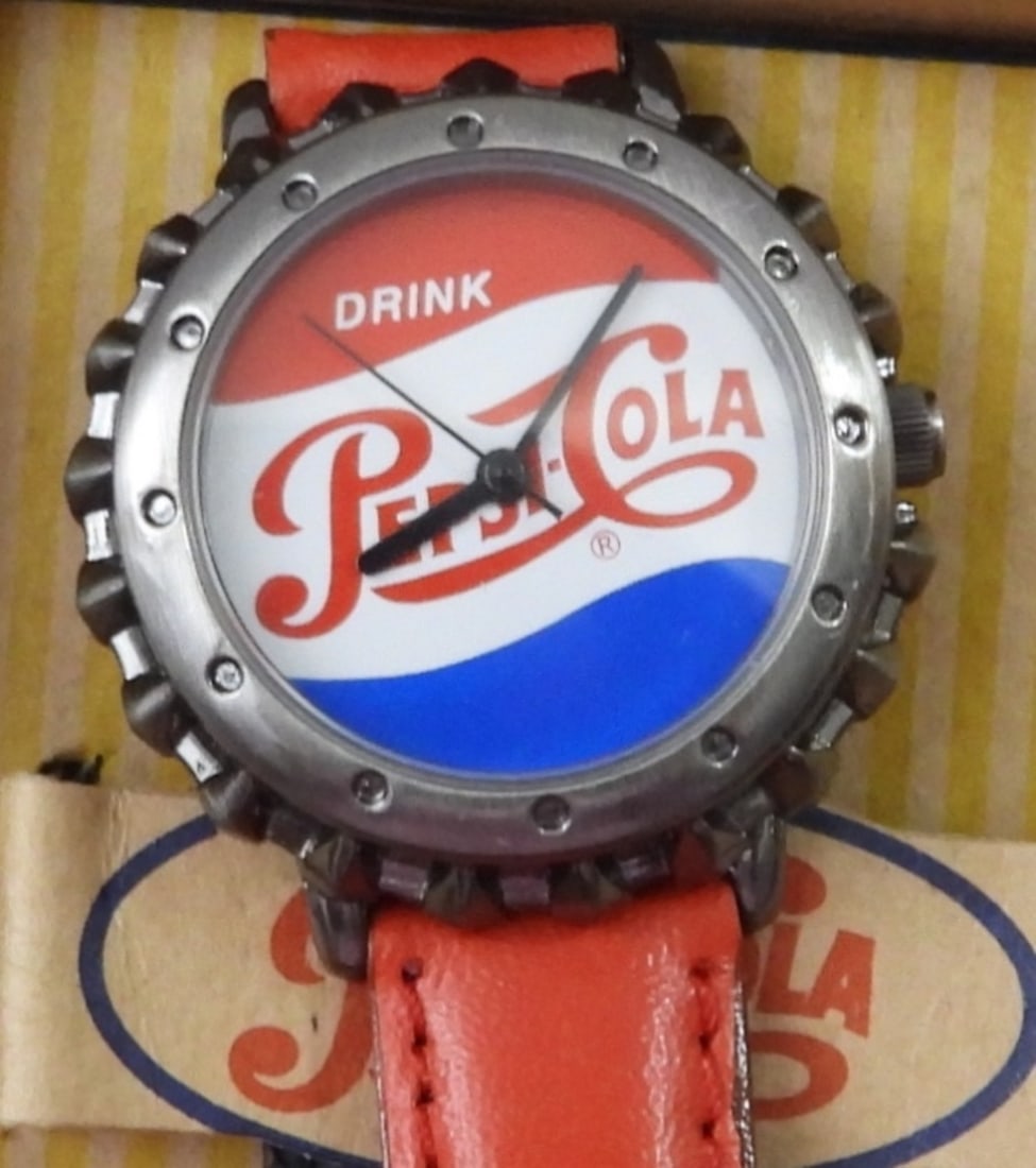 VINTAGE PEPSI COLA BOTTLE CAP LOGO WATCH (1 of 3)