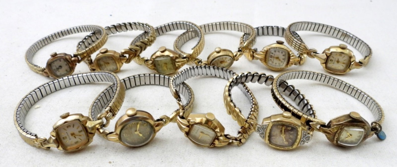 (11) VINTAGE LADIES BULOVA WATCHES: (11) VINTAGE LADIES BULOVA WATCHES. GOLD TONE ,STRETCHY BANDS WITH VARIOUS STYLE FACES.NOT TESTED AS TO WORKING OR NOT