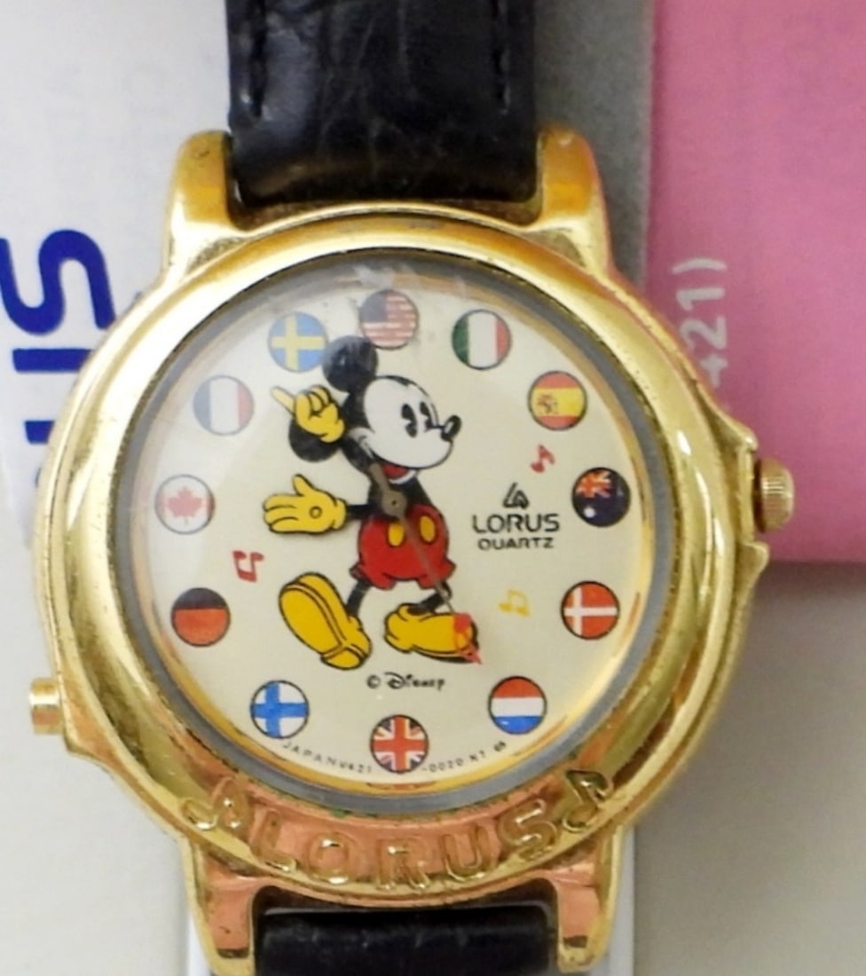 VINTAGE LORUS MELODY MICKEY WATCH (1 of 2)
