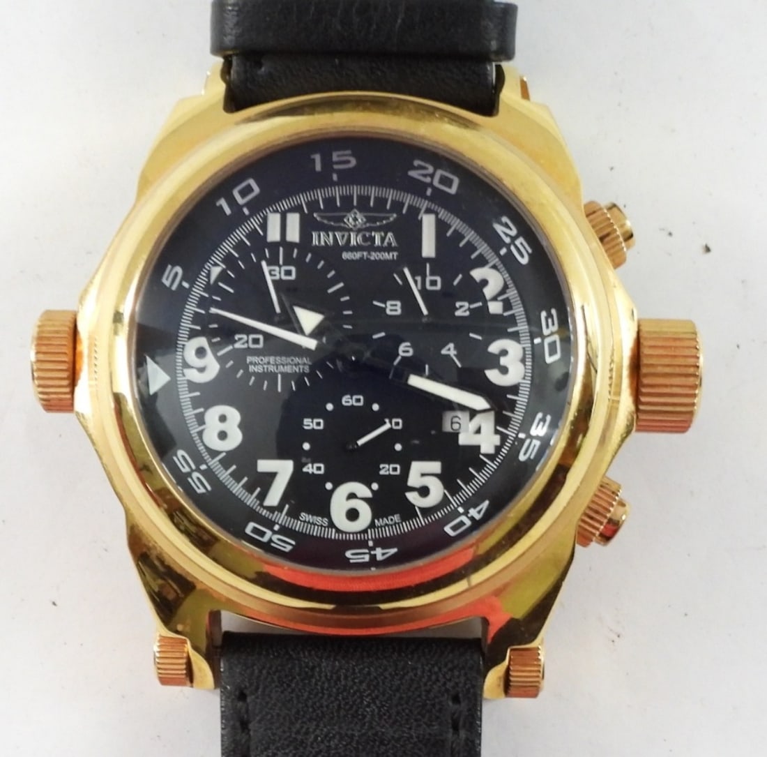 INVICTA #5862 CHRONOGRAPH WATCH: LIGHTLY USED / WORN - MISSING (2) SCREWS WHERE BAND ATTACHES but DOESN'T SEEM TO EFFECT IT - NICE CONDITION OVERALL - NOT RUNNING / NEEDS SERVICED / BATTERY - UNVERIFIED / NO PAPERS