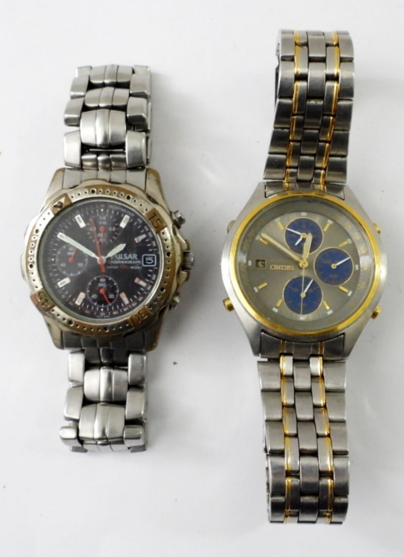 (2) SEIKO & PULSAR CHRONOGRAPH: UNTESTED (2) SEIKO & PULSAR CHRONOGRAPH MENS SILVERTONE WATCHES, FOLDING CLASP, METAL LINK