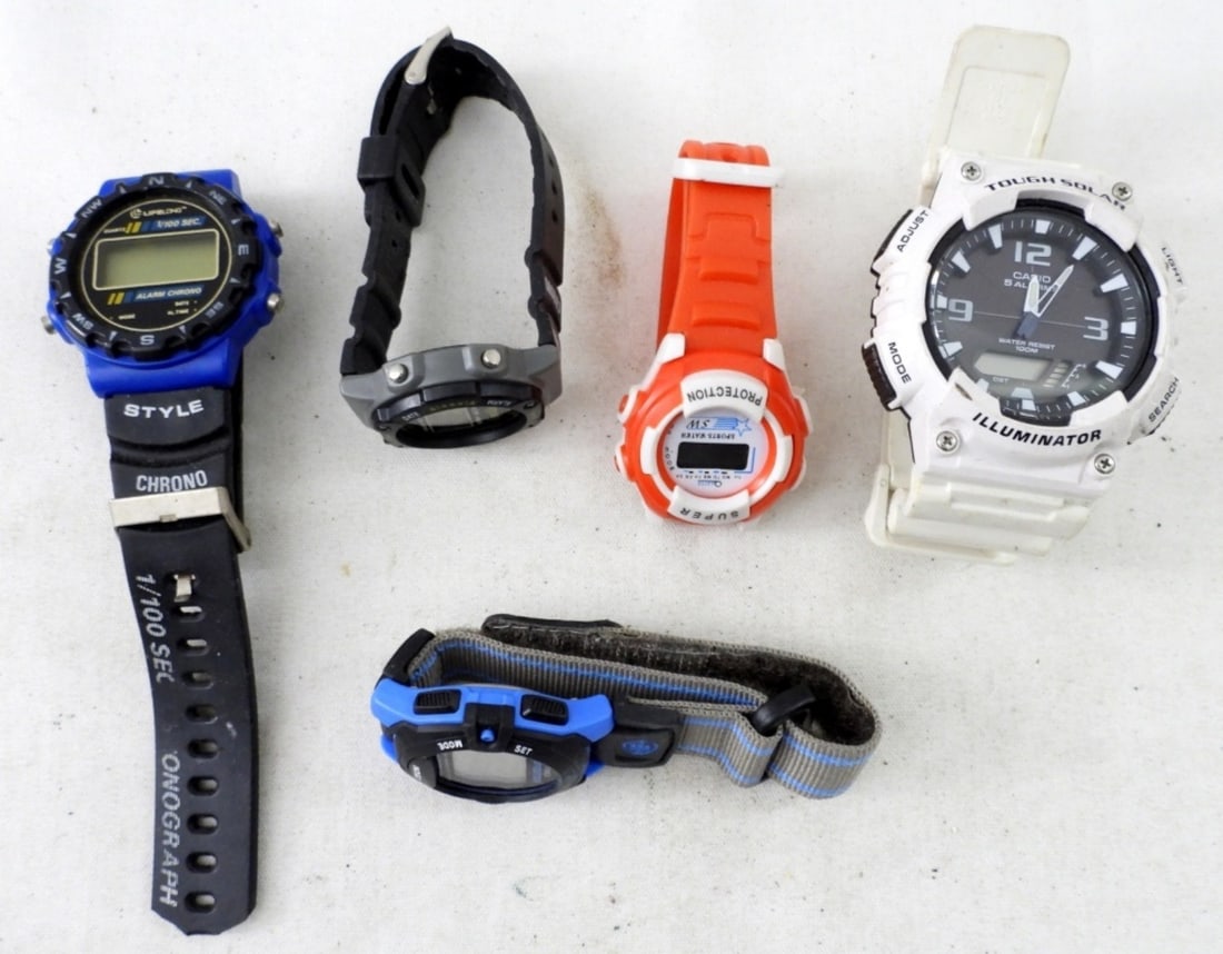(5) LCD SPORTS DIGITAL WATCHES (1 of 2)