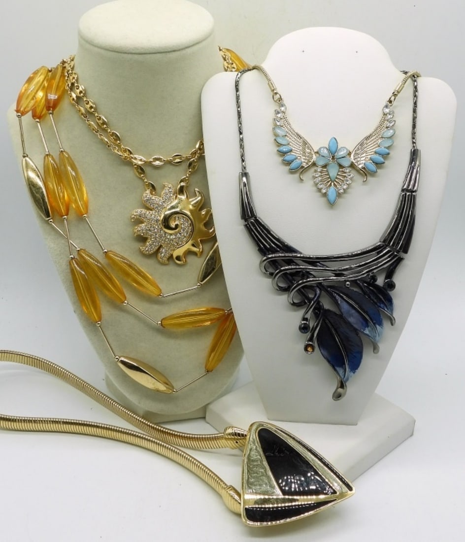 (6) VINTAGE FASHION NECKLACES: SIX VINTAGE GOLD AND BLACK TONE FASHION NECKLACES. 18"-36", MANY ADJUSTABLE.