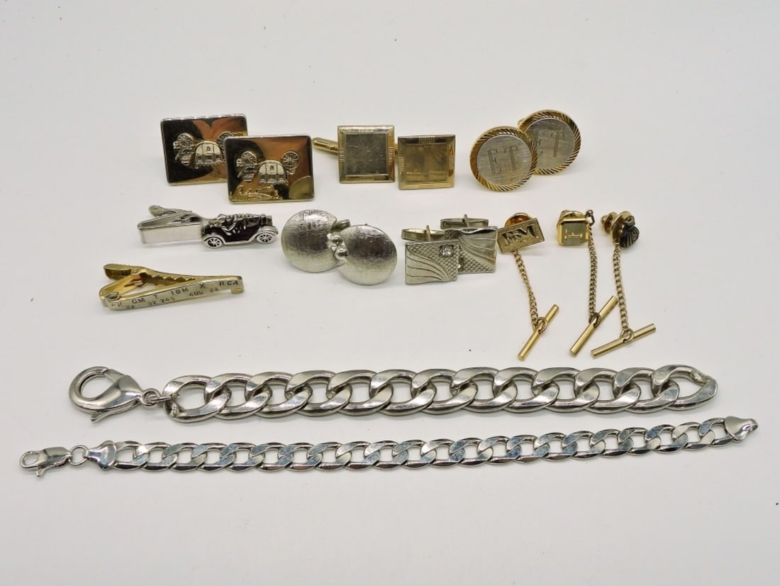 12 MEN'S ACCESSORIES: 2 BRACELETS, 5 TIE TACKS, 5 PAIR OF CUFF LINKS.