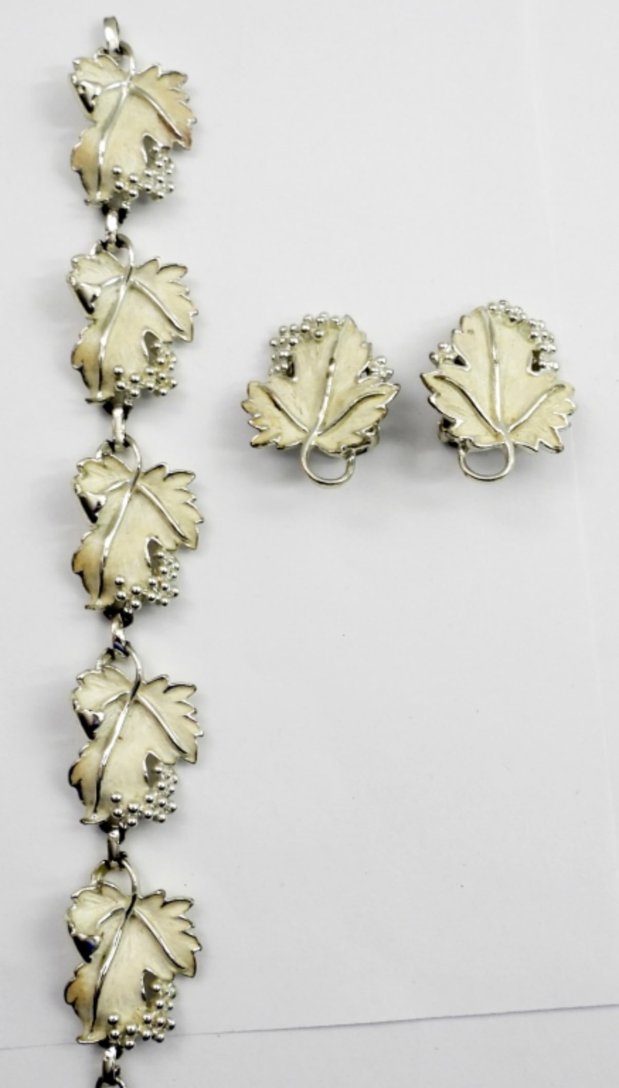 SARAH COVENRTY 2 PIECE MATCHINS SET: SILVER TONE LEAVE INSPIRED BRACELET 8" WITH MATCHING EARRINGS