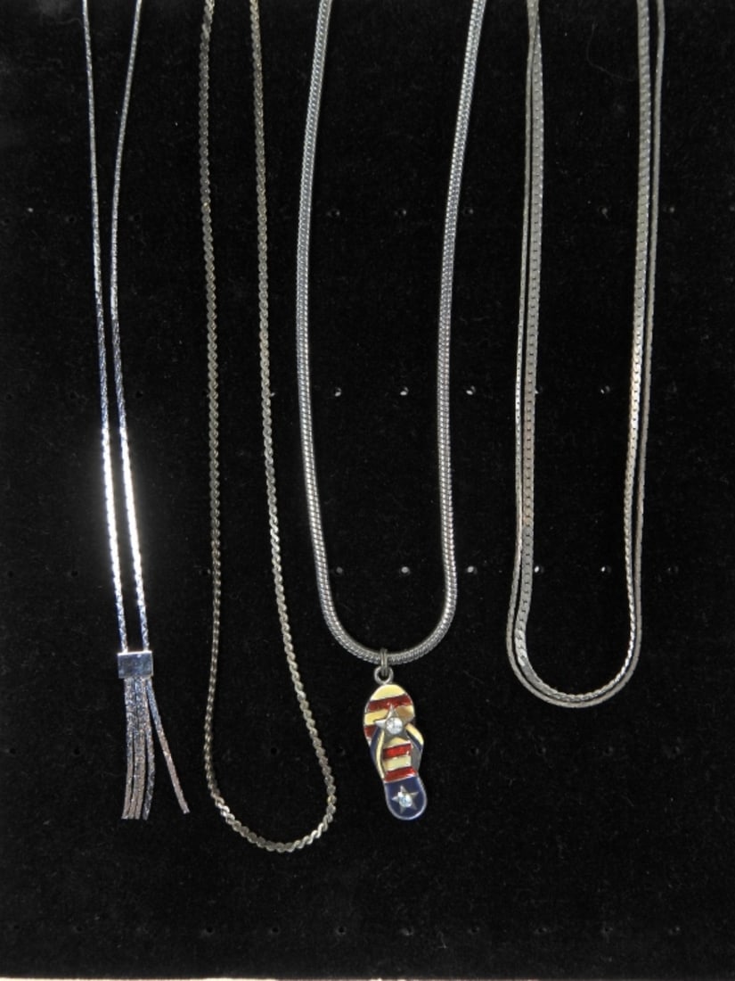 (5)SILVER TONE NECKLACE LOT: ALL ABOUT 18 IN IN LENGTH AND ONE FLIP FLOP CHARM