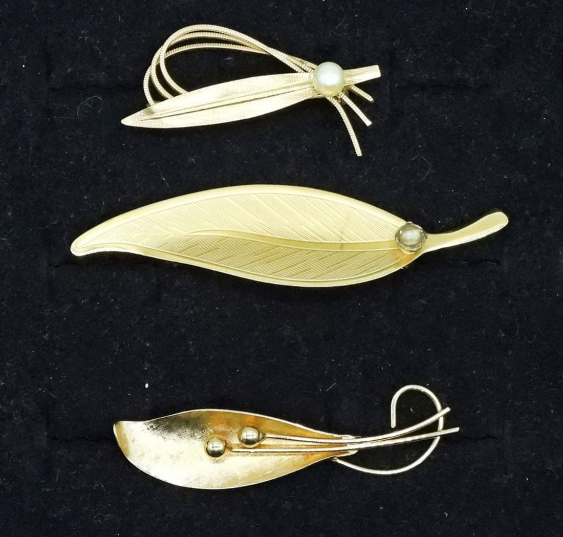 (3) 12K GF BROOCHES: THREE, 12K GOLD FILLED VINTAGE BROOCHES.