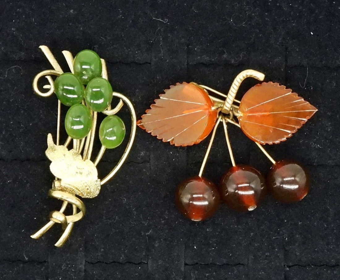 (2) VTG GEMSTONE BROOCHES (1 of 2)