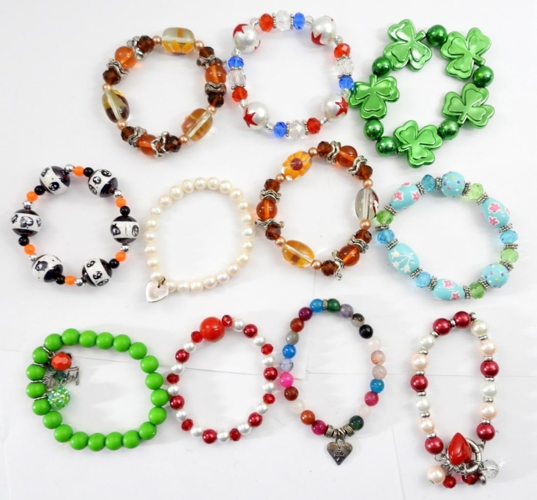 (12) HOLIDAY STETCHY BRACELETS: ALL 7in long