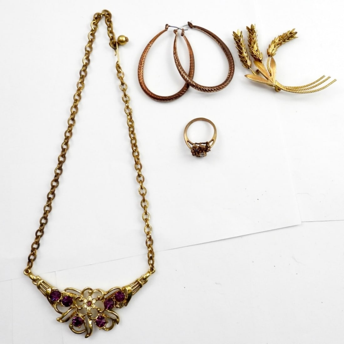 4 PIECE GOLD TONE VINTAGE SET: 14"VINTAGE GOLD TONE NECKLACE WITH PURPLE STONES,1 GOLD TONE BROOCH,A PAIR OF GOLD TONE EARRINGS ,SIZE 8 RING WITH MUTI COLIR STONES