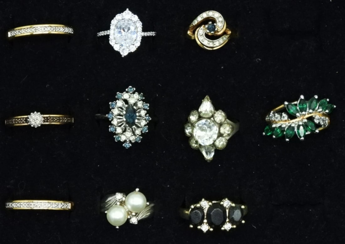 (10) PRETTY COSTUME LADIES RINGS (1 of 1)