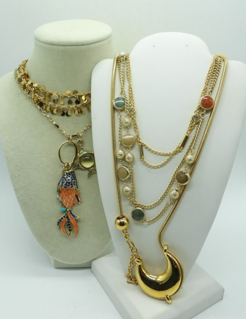(5) GOLD TONE NECKLACES: FIVE GOLD TONE COSTUME NECKLACES, VERY CUTE. 21", 30", 34"