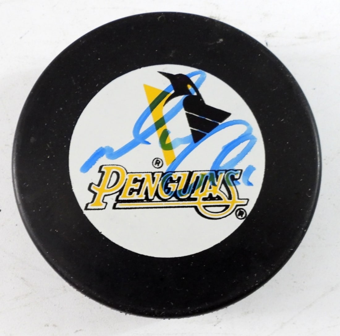 MARIO LEMIEUX AUTOGRAPH PUCK (1 of 2)