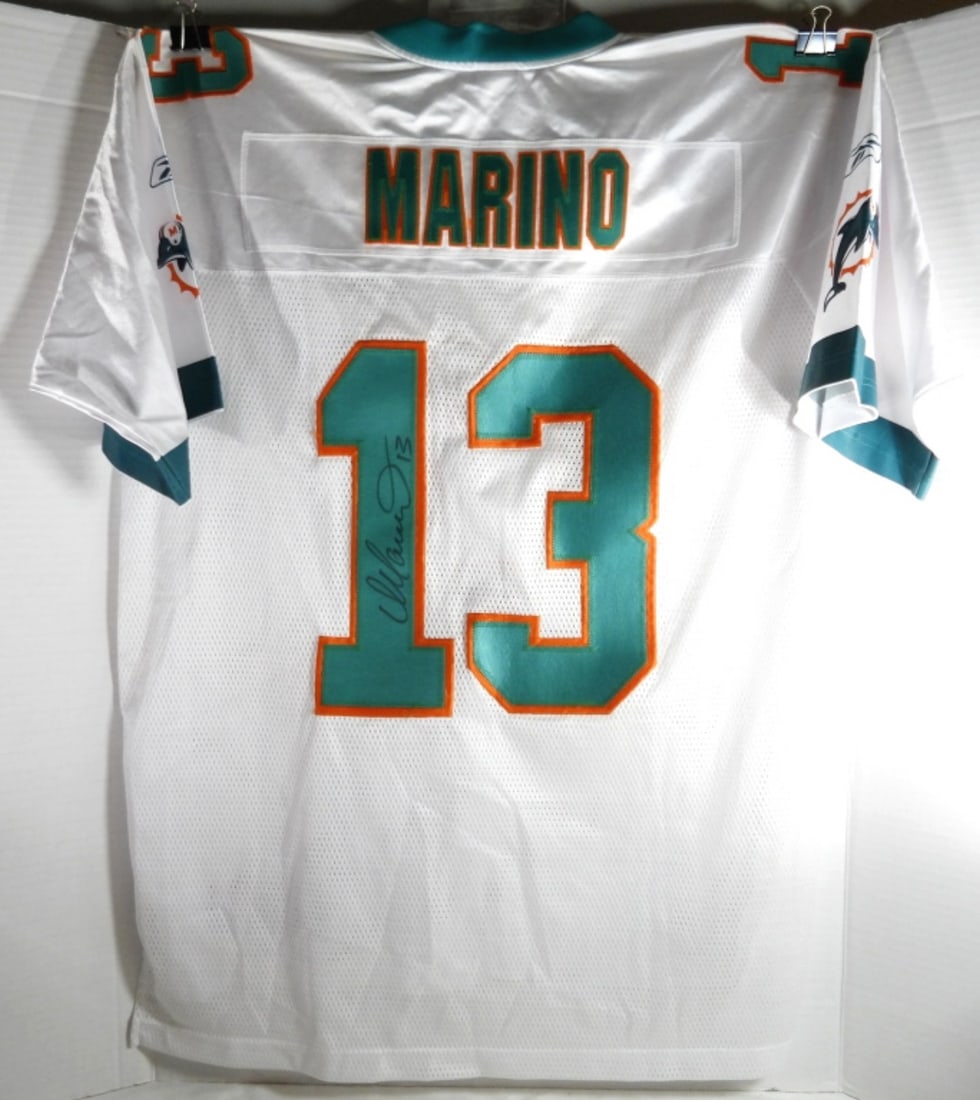 DAN MARINO AUTOGPRAH JERSEY (1 of 3)