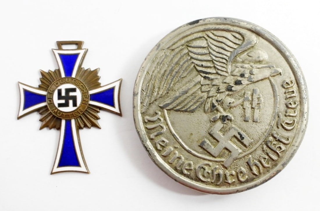 VINTAGE WWII GERMAN IRON CROSS & MORE: VINTAGE WWII GERMAN IRON CROSS BLUE AND WHITE ENAMEL AND A VINTAGE WALTHER GERMAN BELT BUCKEL