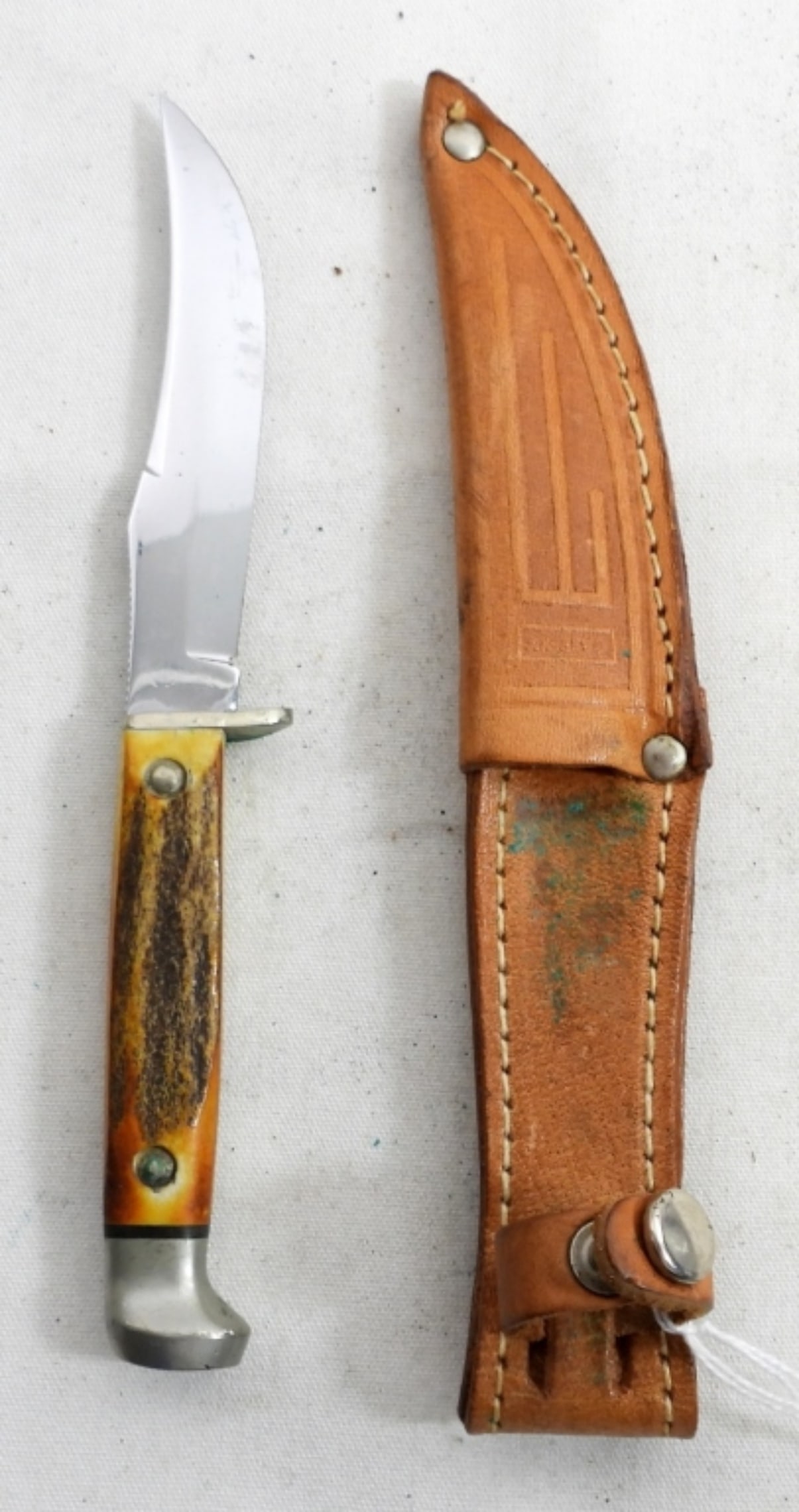 CASE XX  FIXED BLADE HUNTING KNIFE (1 of 3)