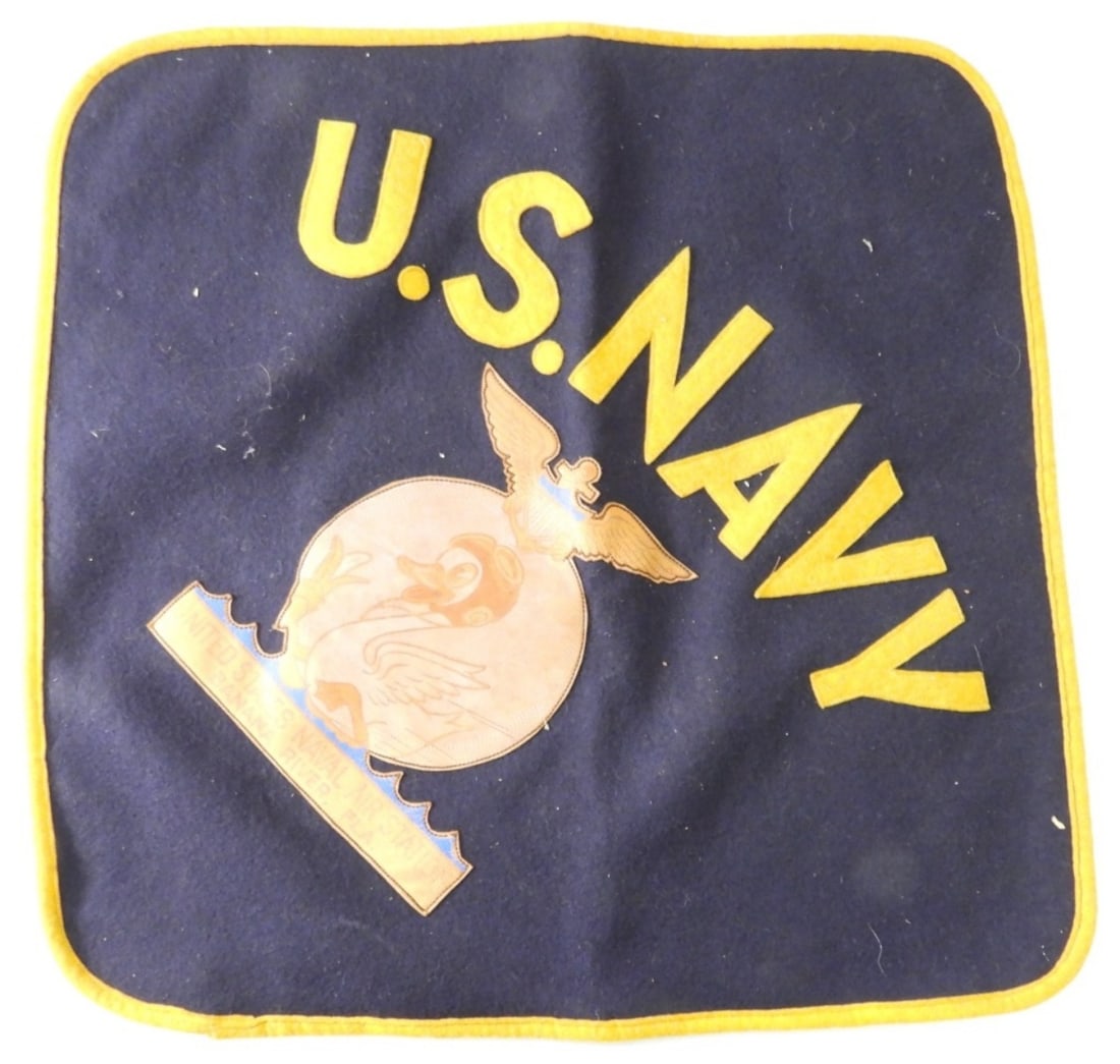 VINTAGE US NAVAL AIR STATION FELT PILLOW CASE (1 of 2)