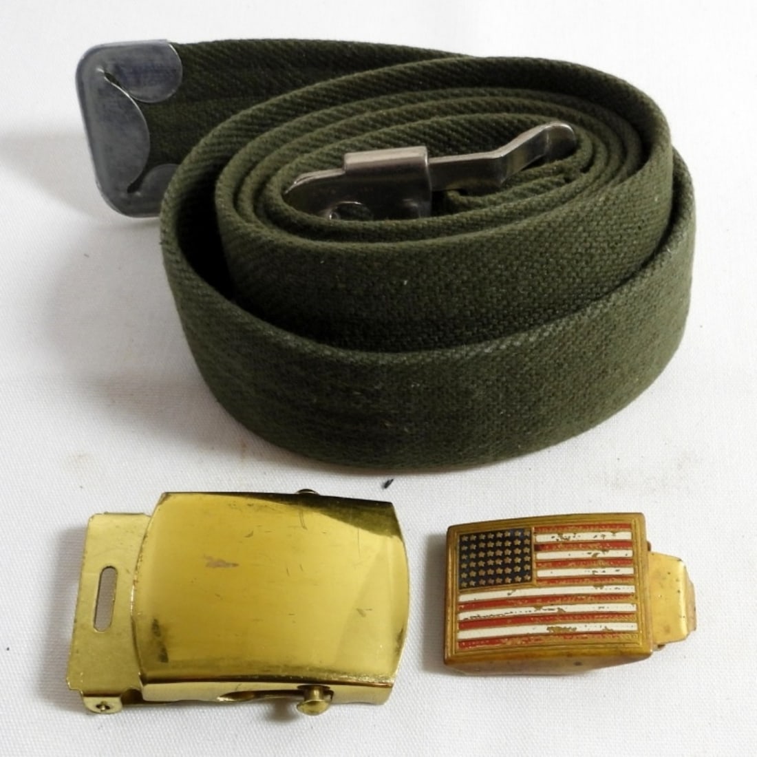 VINTAGE GREEN BELT WITH (2) BELT BUCKLES: VINTAGE GREEN BELT WITH (2) BELT BUCKLES (DOMAT U.S.) & ( GOLD TONE BRASS FLASS )