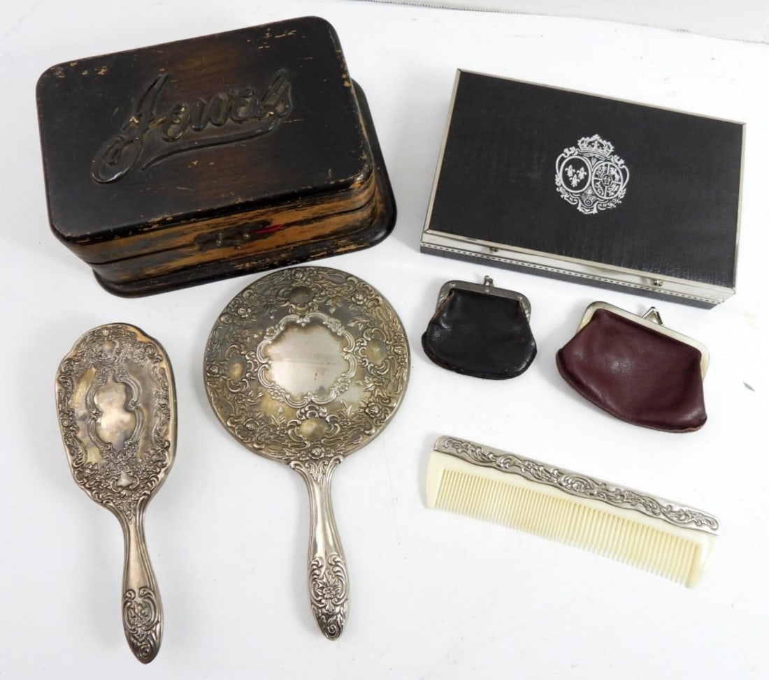 VINTAGE VANITY LOT - BRUSH/COMB/MIRROR (1 of 2)