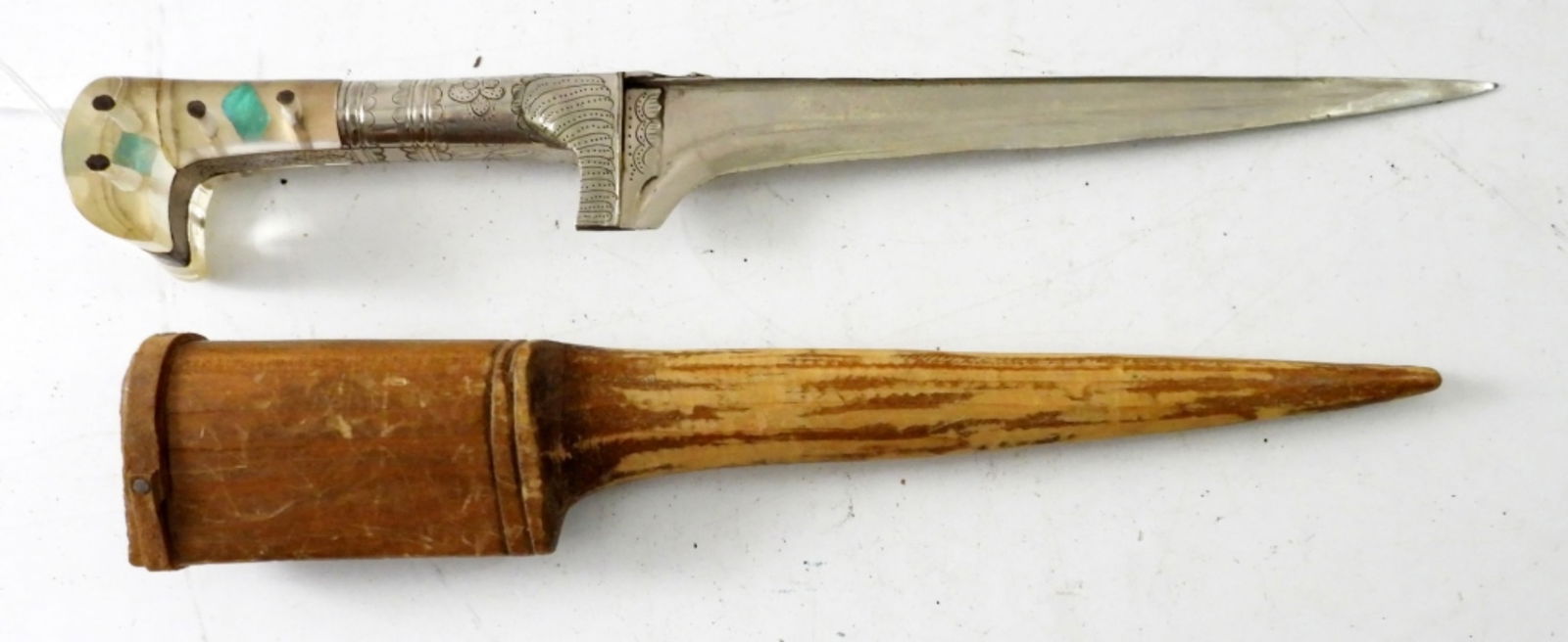 ARABIAN STYLE DECORATIVE HANDLE KNIFE (1 of 2)