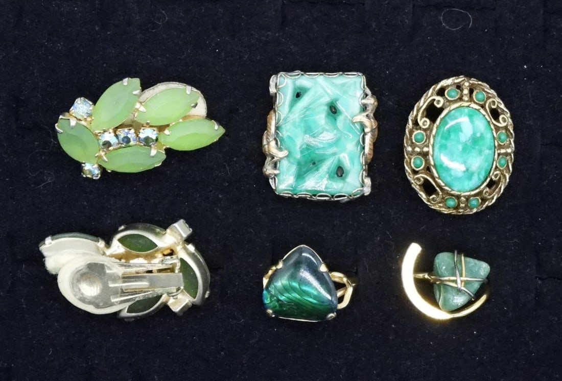 VTG GREEN GEMSTONE JEWELRY (1 of 2)