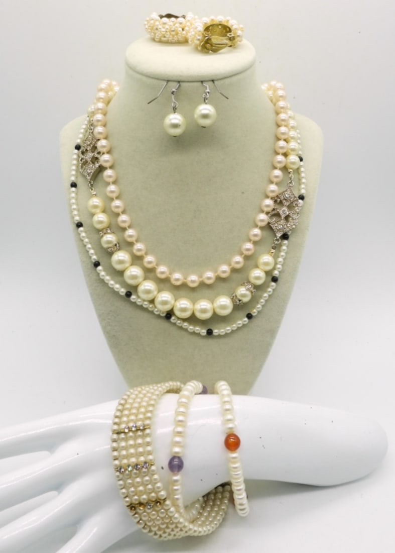 (8) FASHION PEARL JEWELRY: 3 FASHION PEARL NECKLACES, 18 & 20". 3 FASHION PEARL BRACELETS. TWO PAIR OF FASHION PEARL EARRINGS, CLIP ON AND PIERCED.