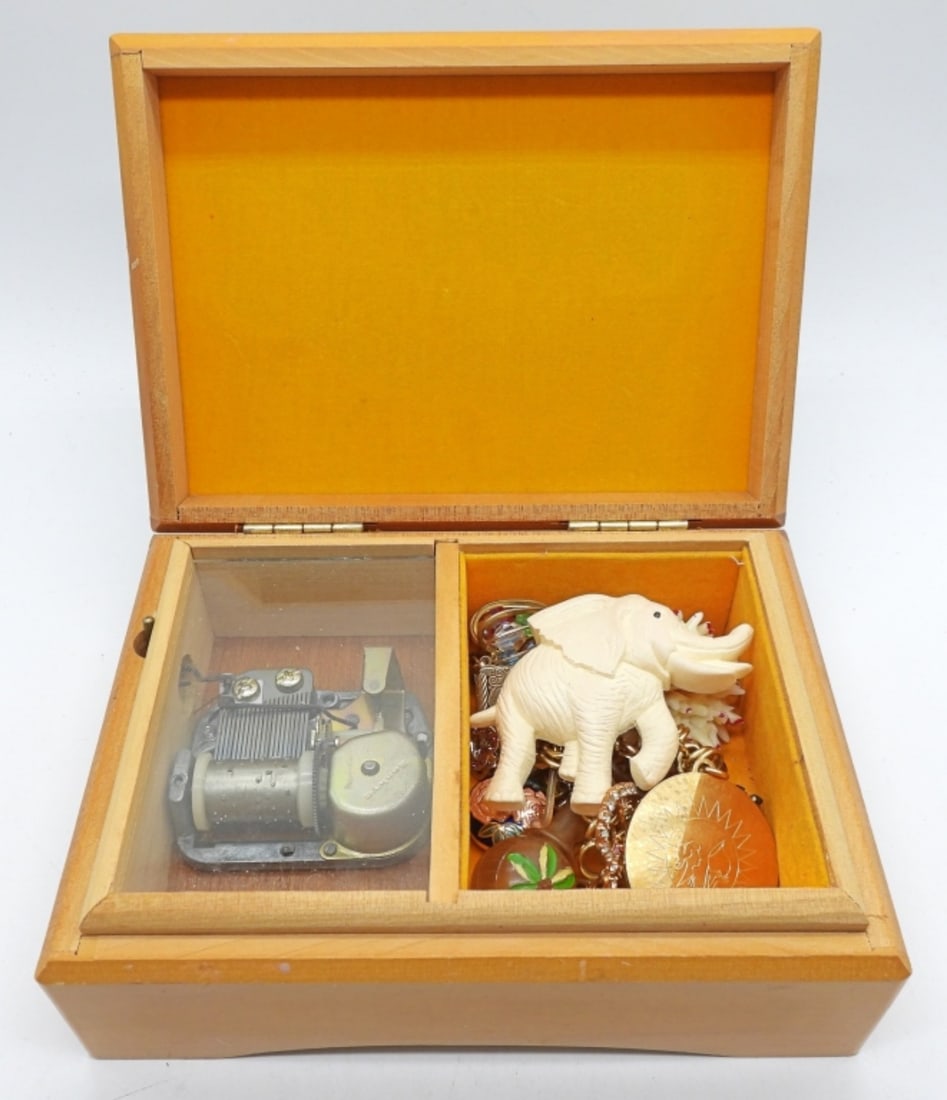 VTG MUSIC JEWELRY BOX WITH ASSORTMENT OF JEWELRY (1 of 5)
