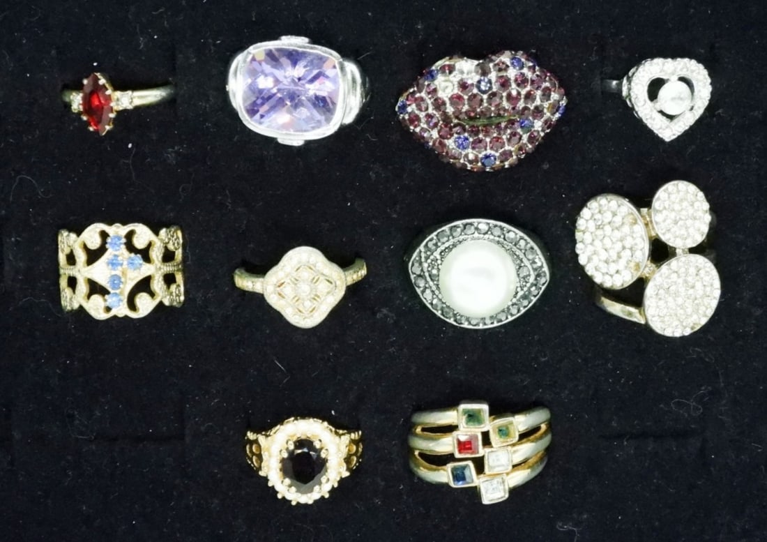 (10) LADIES FASHION RINGS (1 of 1)