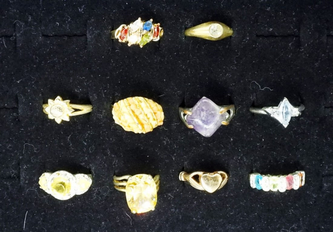 (10) LADIES FASHION RINGS (1 of 2)