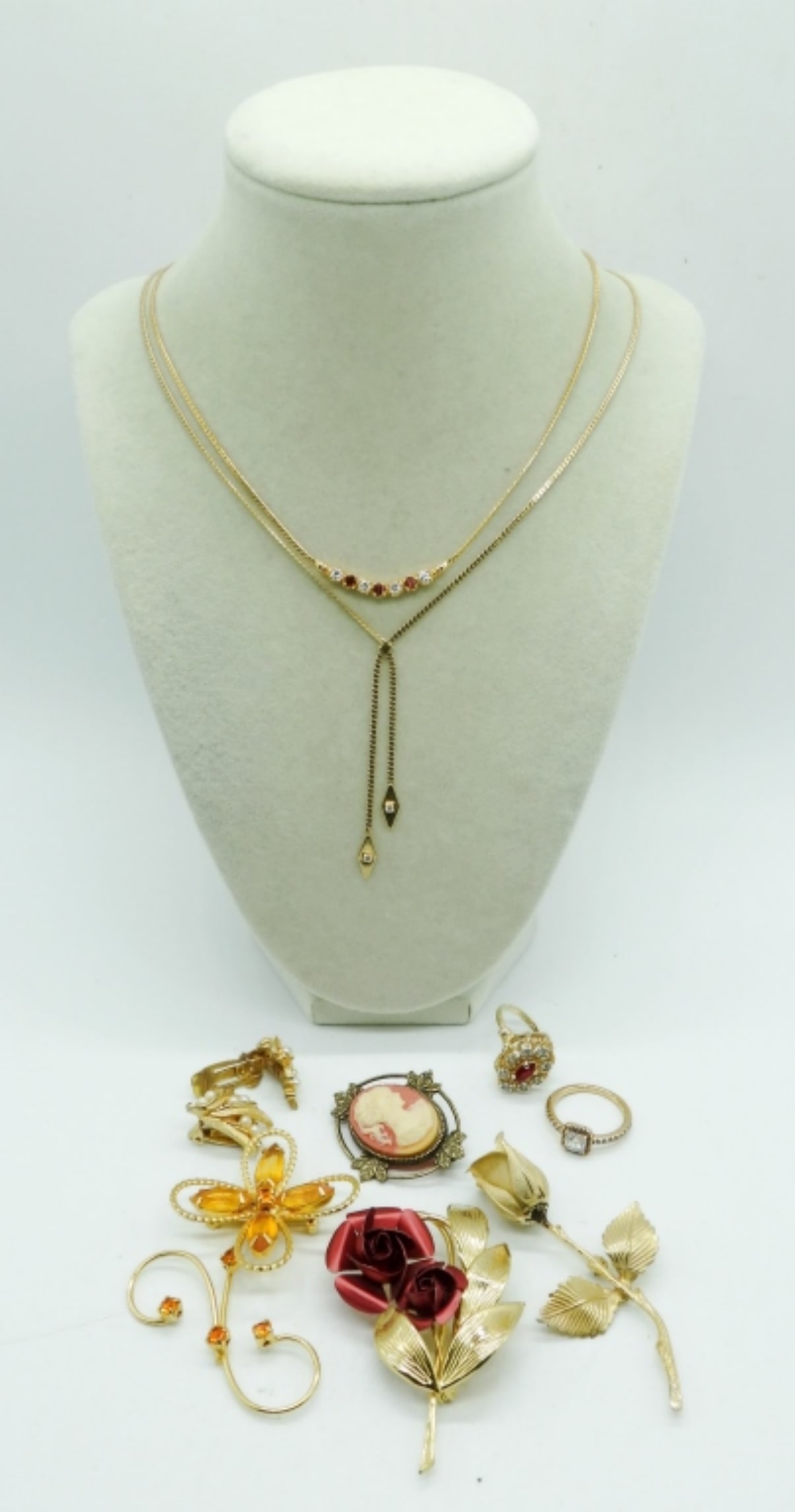BEAUTIFUL VTG NECKLACES, CAMEO, RINGS & MORE (1 of 3)