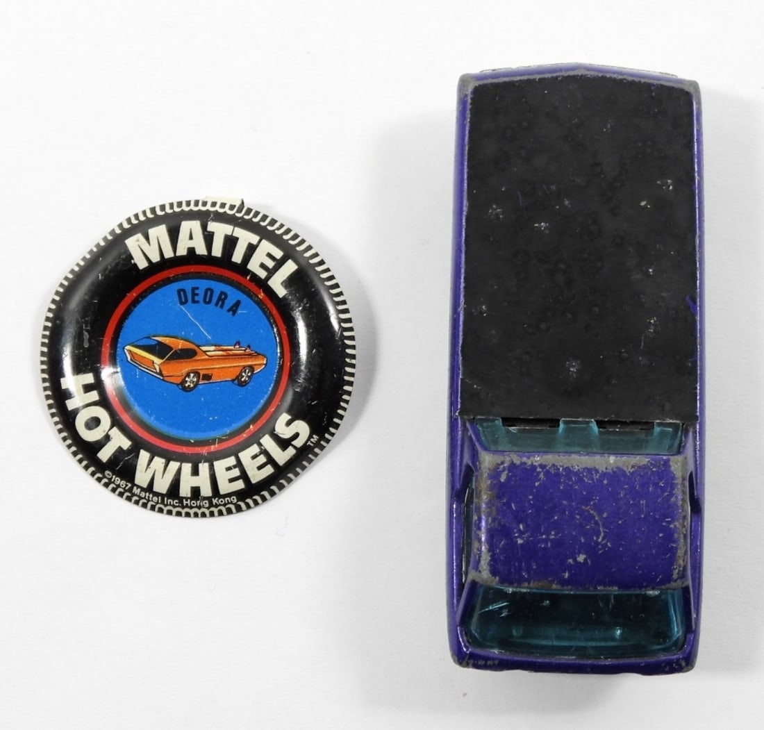 HOT WHEELS 1967 RED LINE PURPLE DEORA: INCLUDES ORIGINAL TIN BADGE